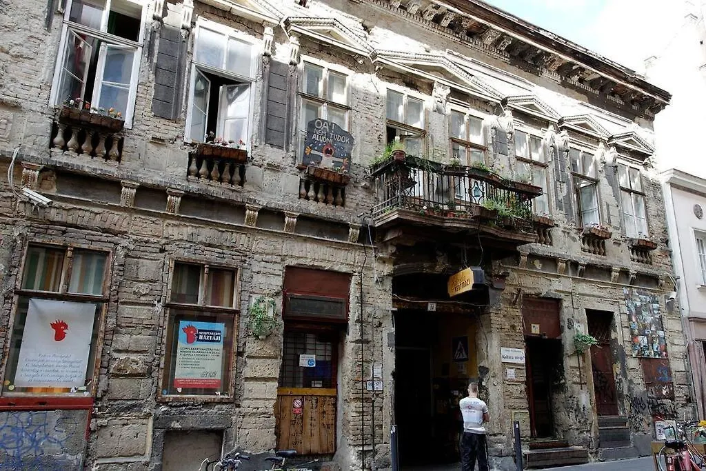 Szimpla-Synagogue-Kazinczy Str Apartment Budapest